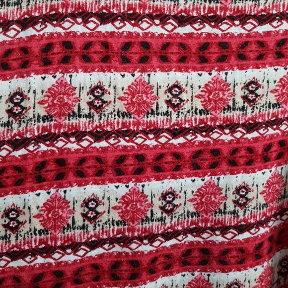 Plus Size Pattern Tank Top - Picture 6 of 6